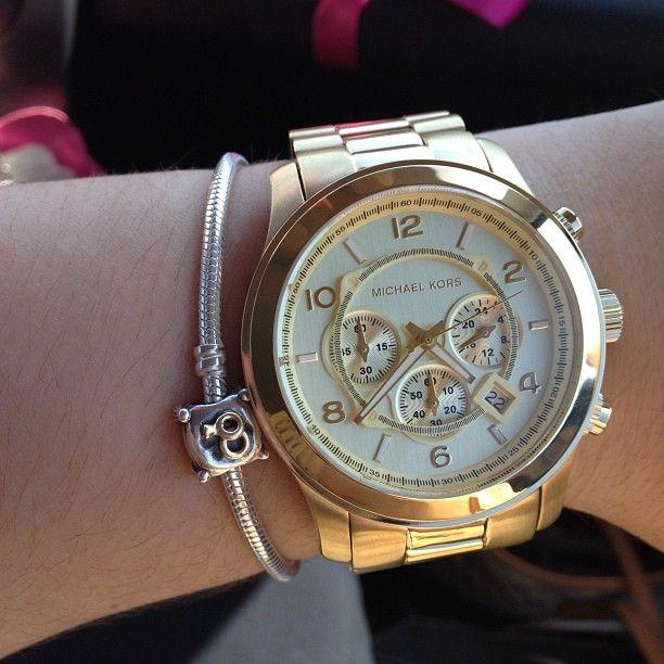 Michael Kors Runway Chronograph Champagne Dial Men's Watch MK8077 Water resistance: 100 meters / 330 feet Movement: Quartz